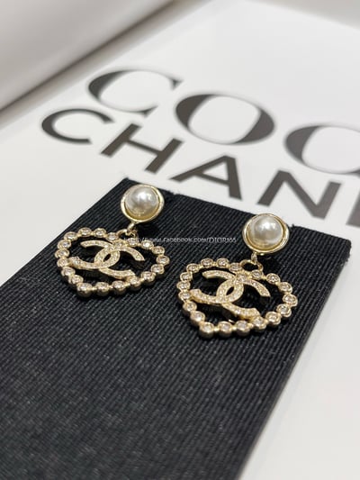 小香淺金色滿鑽雙C鏤空耳環4