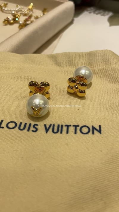 LV金屬小花朵字母耳環3