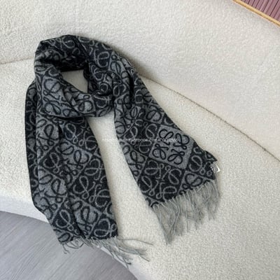 LOEWE圍巾1