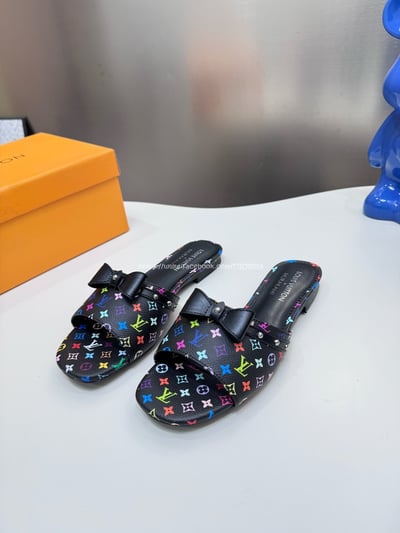 LV X TM蝴蝶結平底拖鞋11