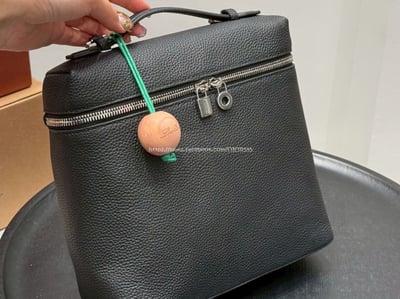  Loro Piana後背包 13