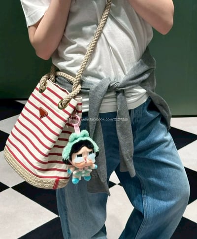  Prada尼龍水桶包2