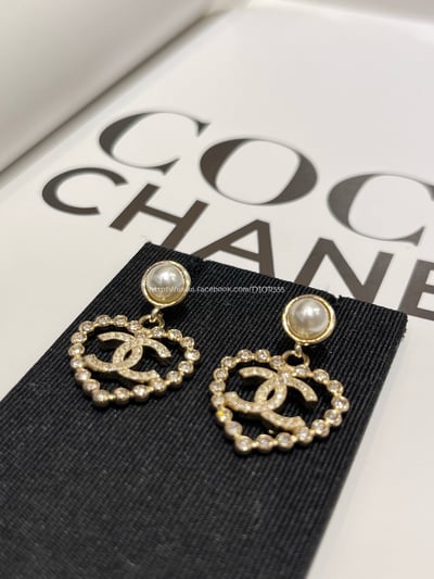 小香淺金色滿鑽雙C鏤空耳環6