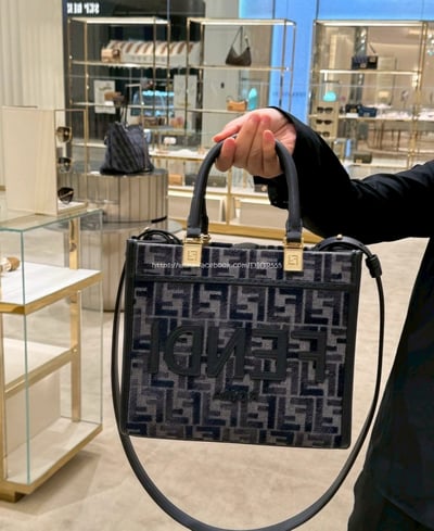 FENDI絲絨托特包5