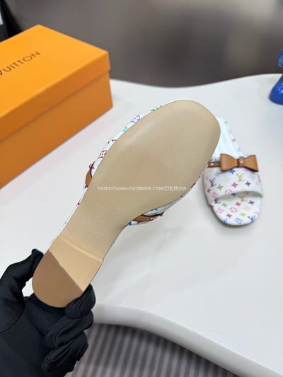 LV X TM蝴蝶結平底拖鞋8