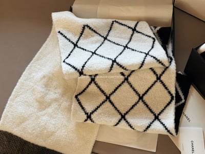 小香菱格紋羊絨圍巾6