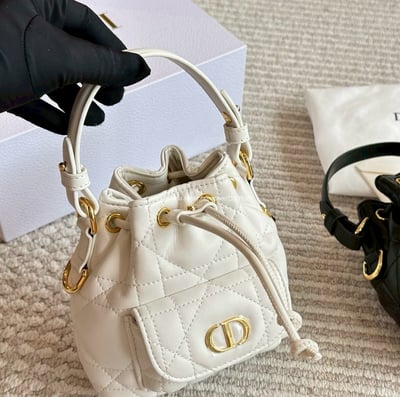  Dior羊皮水桶包 5