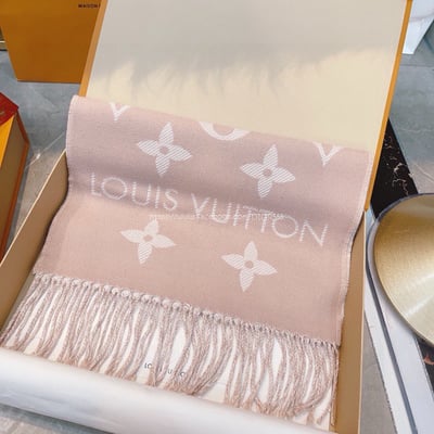LV 粉白漸層圍巾6