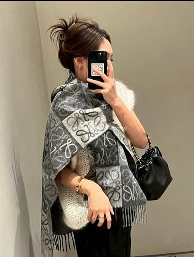 LOEWE雙面棋盤格圍巾4