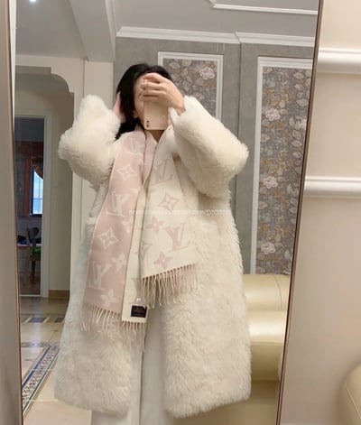 LV 粉白漸層圍巾2