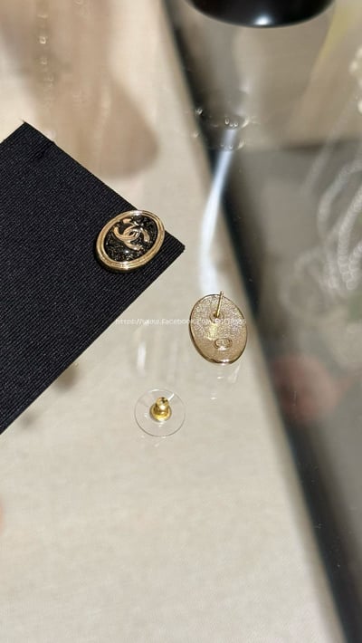 小香淺金色橢圓紐扣小耳環6