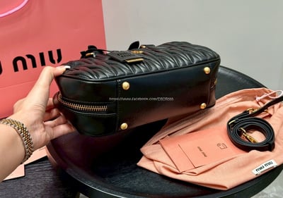 miumiu 褶皺保齡球包 13