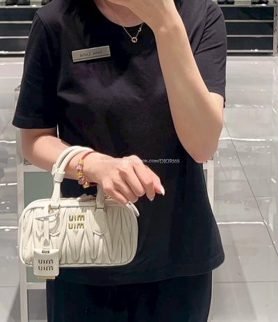 miumiu 褶皺保齡球包 8