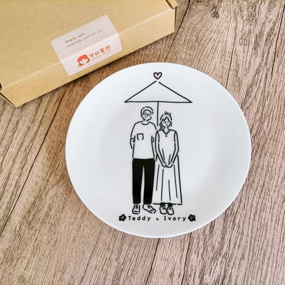 【客製化似顏繪】簡約萌萌愛情傘＿點心盤(6.5吋骨瓷盤)2
