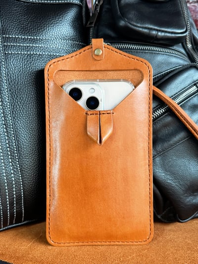 時尚手機皮套-附牛皮頸掛背帶1