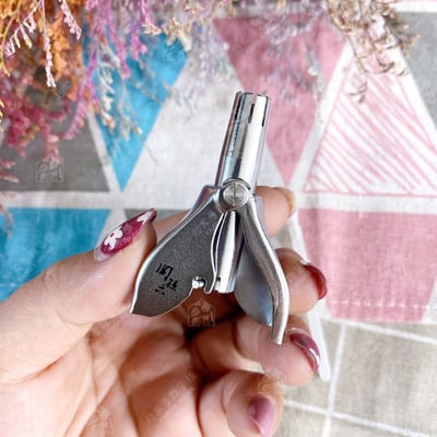 日本貝印KAI－關孫六旋轉鼻毛剪（附清潔刷）6