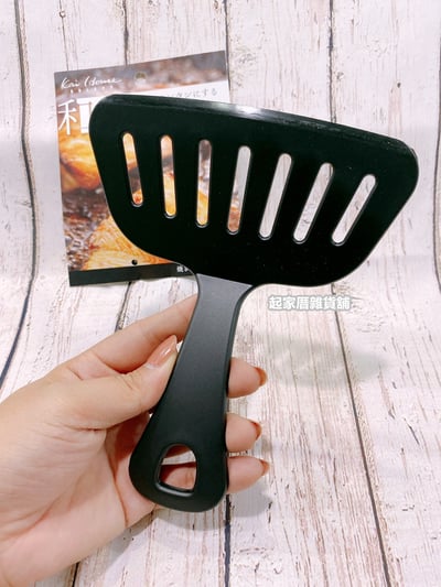 日本貝印KAI－煎魚寬面尼龍鏟5