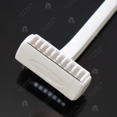 日本KAI貝印－T型足部去角質刮刀9