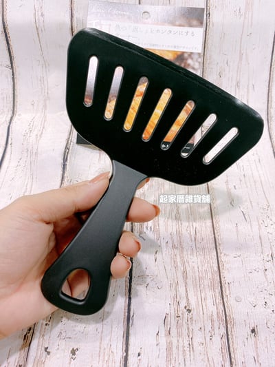 日本貝印KAI－煎魚寬面尼龍鏟8