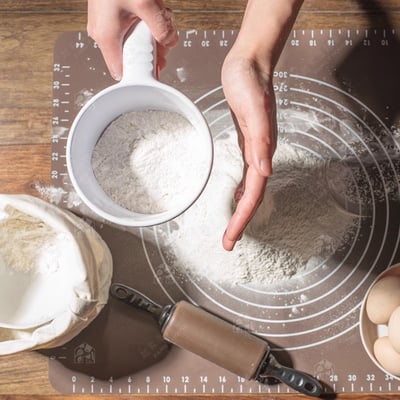 日本Cakeland－輕巧手壓麵粉篩9