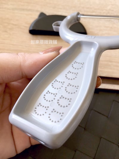 日本貝印KAI－貓咪刮皮器附磨泥板5