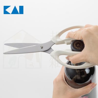 日本貝印KAI－多功能廚房剪刀附磁吸收納套4