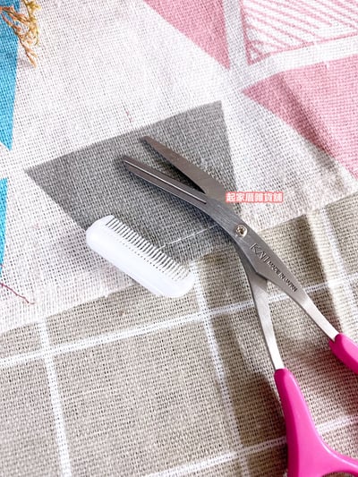 日本KAI貝印－眉毛剪附梳（桃紅）4