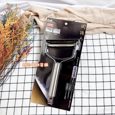 日本貝印KAI－關孫六不鏽鋼寬面刮皮器（平／粗）10