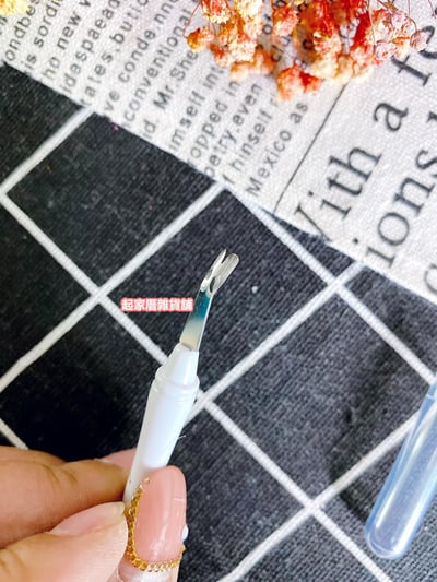 日本貝印KAI－修甘皮器（雙頭）／V字刃4