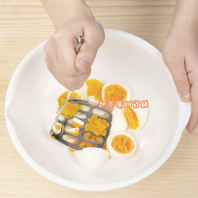 日本貝印KAI－18-8不鏽鋼一體成形L型壓泥器3