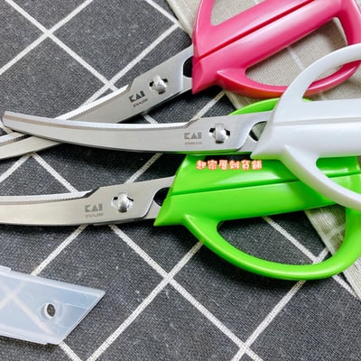 日本貝印KAI－可拆式曲線廚房剪刀附蓋9