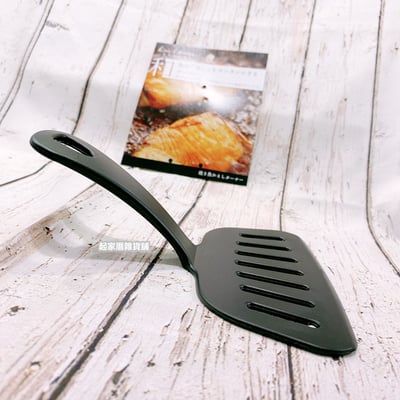 日本貝印KAI－煎魚寬面尼龍鏟9