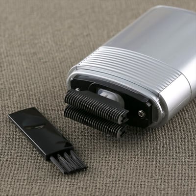 日本貝印KAI－可水洗電動刮鬍刀2