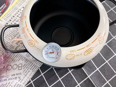 日本貝印KAI－油炸鍋附溫度計（20cm／雙耳）9