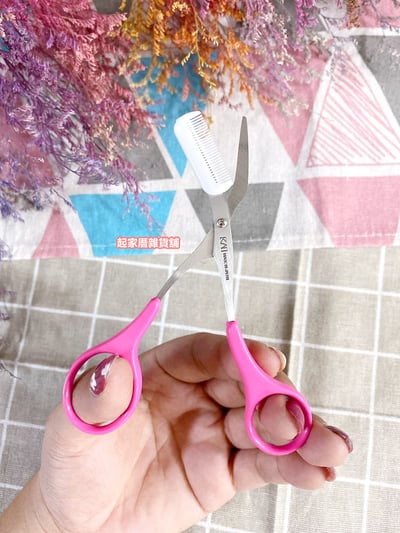 日本KAI貝印－眉毛剪附梳（桃紅）2