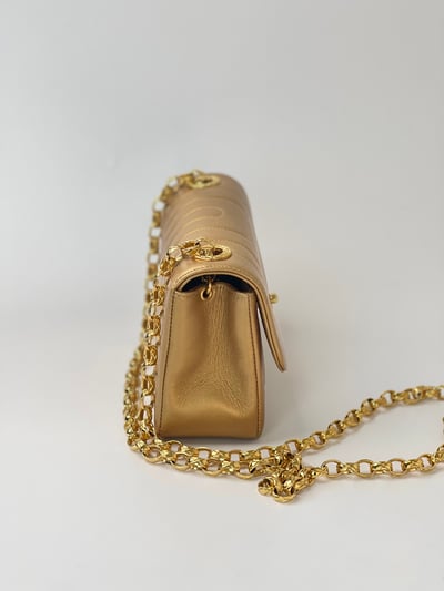 Chanel 雕花鍊金屬掀蓋包4