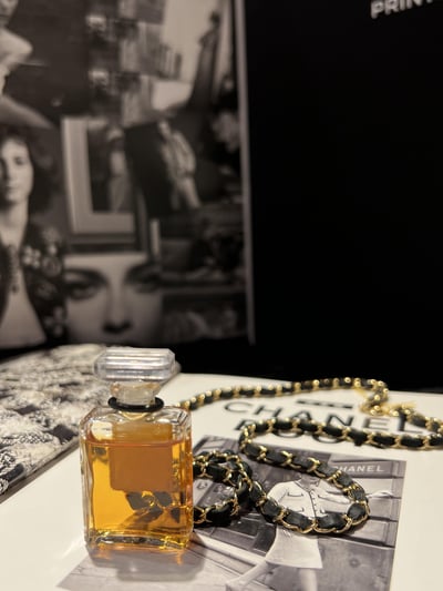 Chanel香水瓶皮穿鍊2