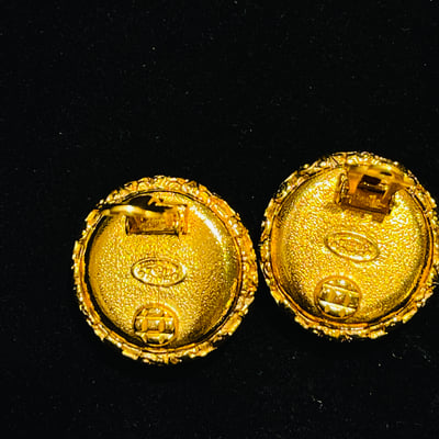 Chanel 熔岩鏡面耳夾3