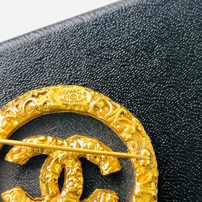 Chanel 熔岩透明圓胸針3