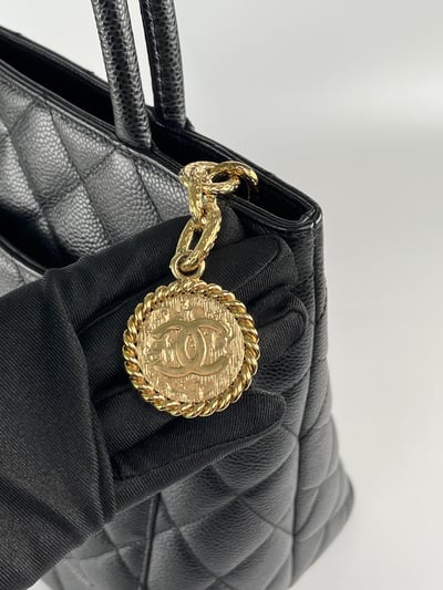 Chanel希爾頓金幣包10