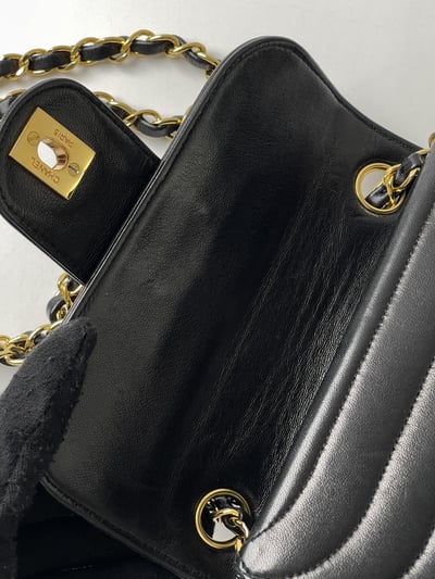 Chanel 橫紋掀蓋小方胖12