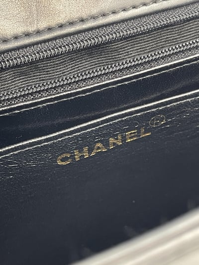 Chanel外縫線銅釦手提包14