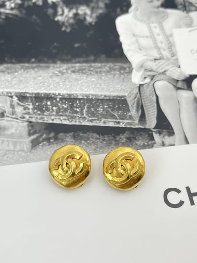 Chanel雙C圓耳夾1