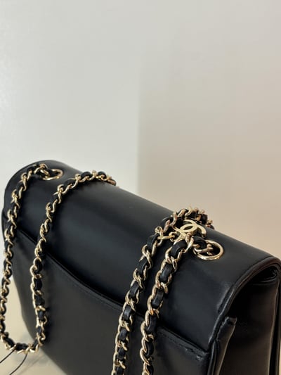 Chanel大Logo相機包7