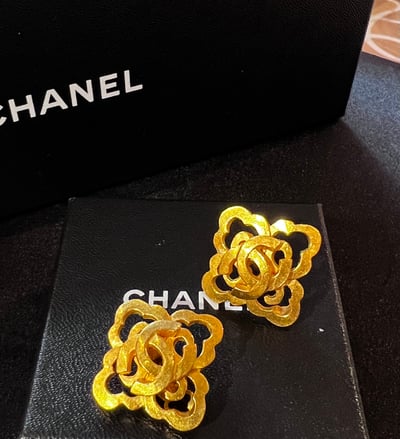 Chanel鏤空雕花耳夾1