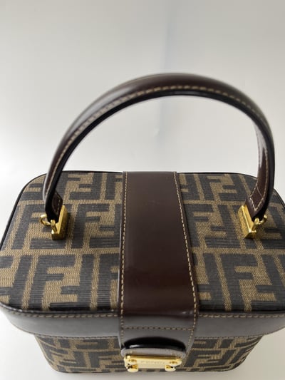 Fendi老花盒子包12