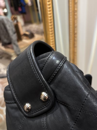 Chanel黑銀保齡球包9