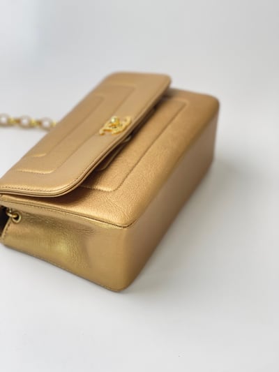 Chanel 雕花鍊金屬掀蓋包6