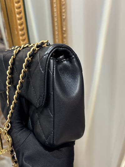 Chanel愛心鏈條包8