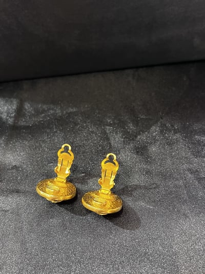 Chanel圓珍珠logo耳夾2